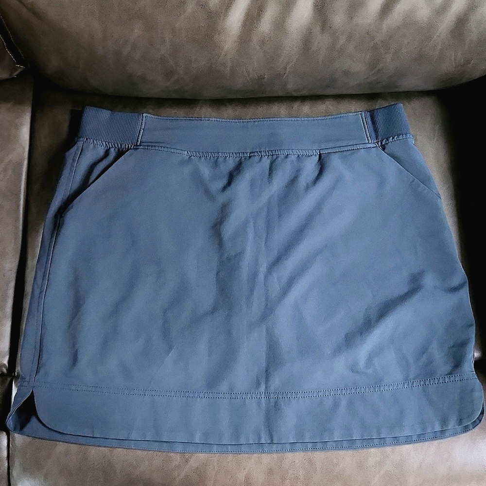 32 Degrees Women’s Stretch Woven Athletic Skort in Smoke Green
